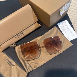 Brand New Women  Burberry Glasses with The Lens Pad/ Case and Box Made In Italy